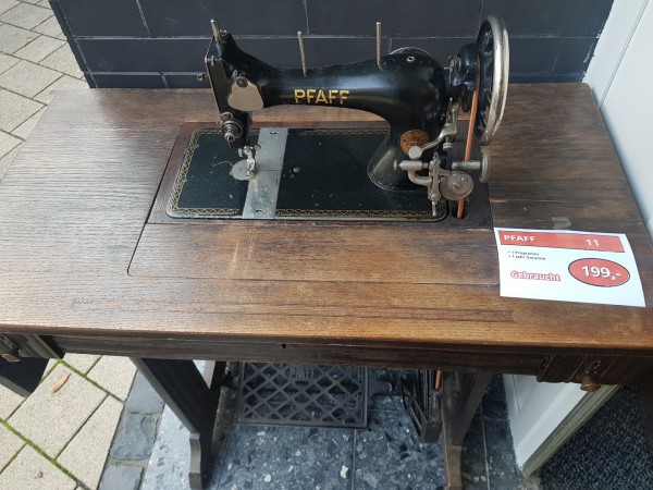 Pfaff 11 Gebraucht +Tretgestell